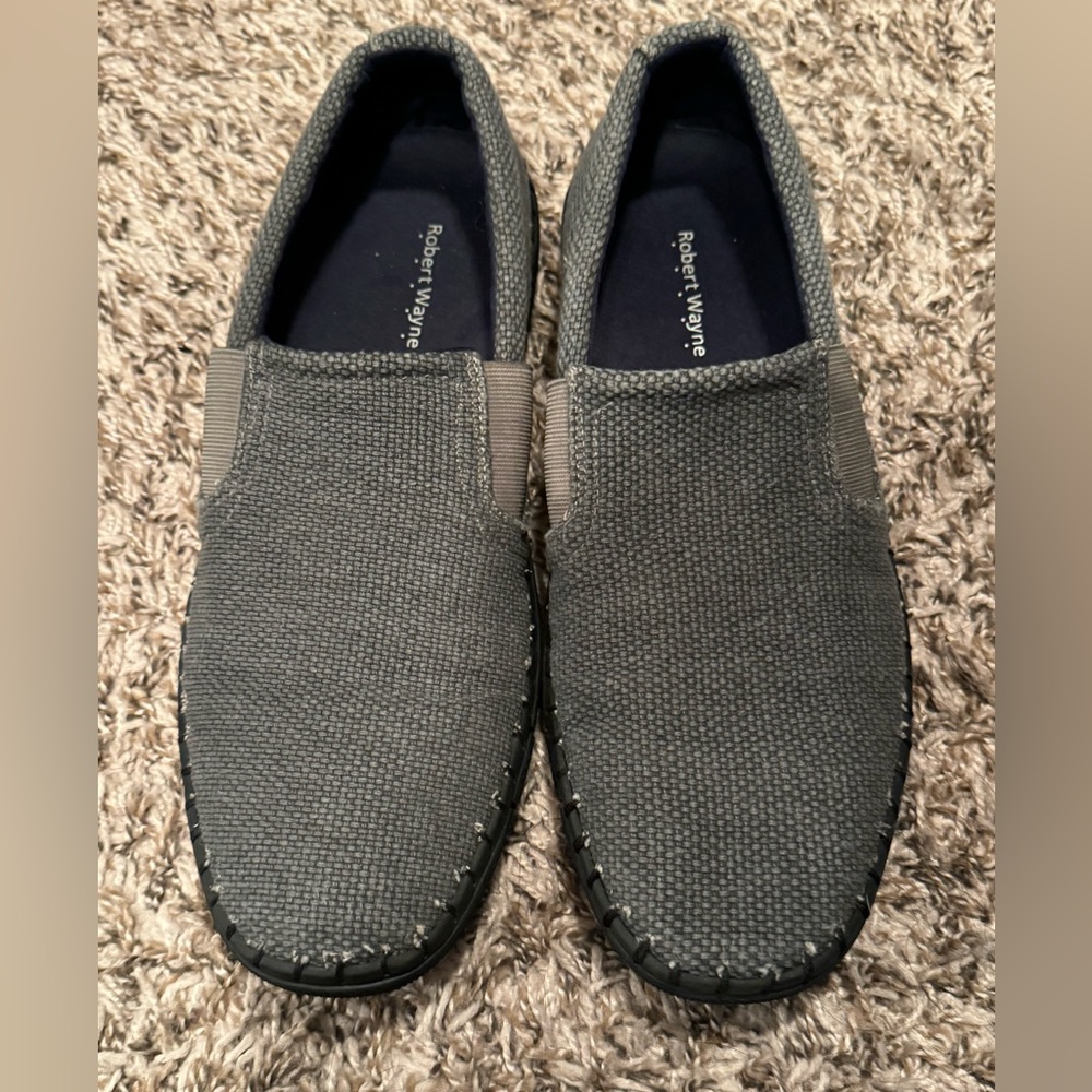 Robert Wayne size 10 Dark Grey